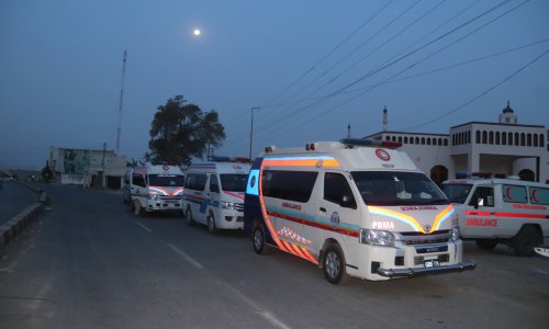 Najmanje 15 poginulih u napadu auto-bombom na policiju u Pakistanu