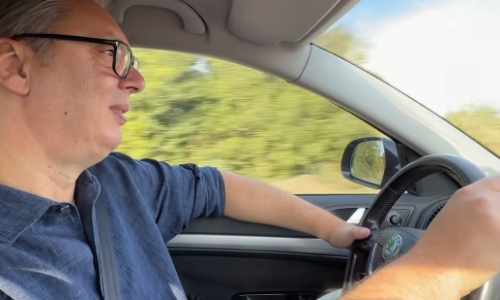 VIDEO Vučić krenuo u kampanju: 'Prvi put sam svoj majstor, šofer i narodni tribun'