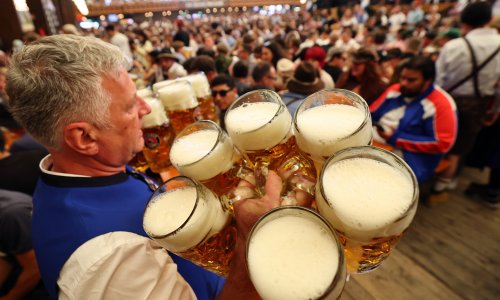 Oktoberfest tek počeo, a već kaos: Razbijene glave, krvave posjekotine i 50 intervencija