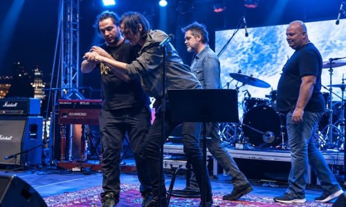 Barin koncert završio prije nego što je zapravo počeo: Odveli ga s pozornice usred prve pjesme, pogledajte video