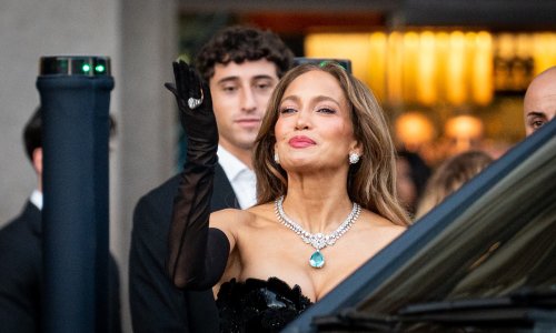 Haljina je raskošna, ali pogledajte samo ovu senzacionalnu ogrlicu Jennifer Lopez