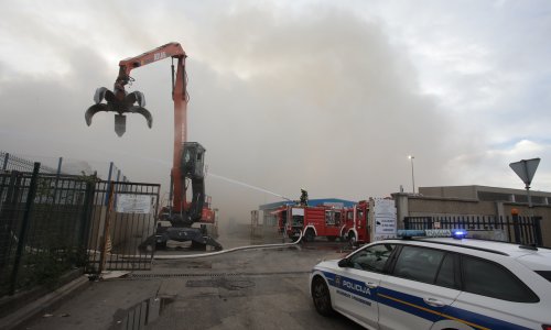 Vatrogasci o požaru kod Kukuljanova: ‘Gašenje će potrajati, ali vjetar nam odgovara'