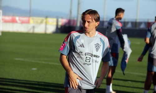 Modrić, Kovačić i Sučić ugledali su rupu u zidu.... Pogledajte njihovu upornost!