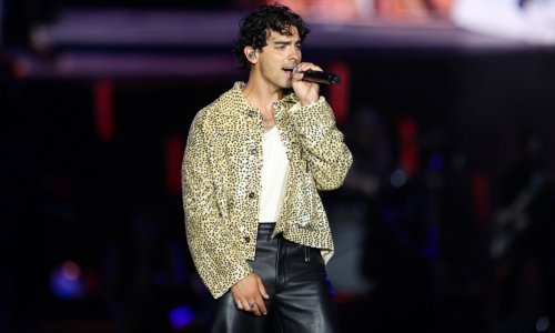 Trenutak odmora pretvorio se u noćnu moru: Joe Jonas završio zarobljen između dvaju brodova