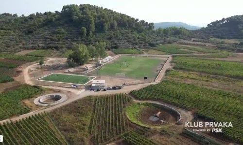 Teren usred vinograda i četiri raja na Zemlji: Klub prvaka donosi priče o nogometu na otocima