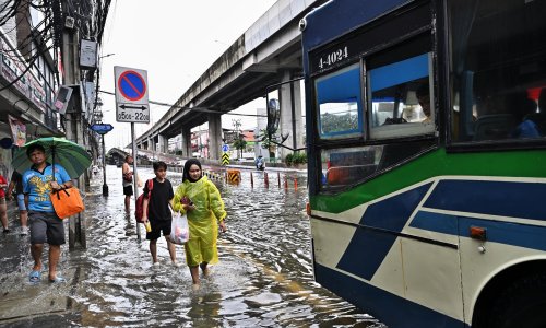 Bangkok izlazi iz katastrofe: Voda do koljena se povukla, evakuirano 4200 ljudi