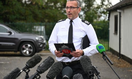 Velika policijska akcija kod britanske vojne baze: Uhićeno pet muškaraca, evakuirano 85 kućanstava