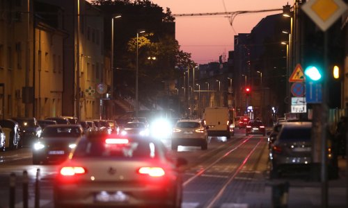 Dva tramvaja ipak izašla na ulice: Taksi i 'Bajs' je teško uloviti; Tomašević na terenu
