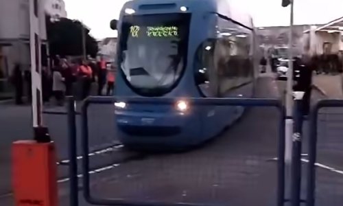 VIDEO Vozačica odlučila ne štrajkati: Usamljena 'Sedamnaestica' vozi Zagrebom