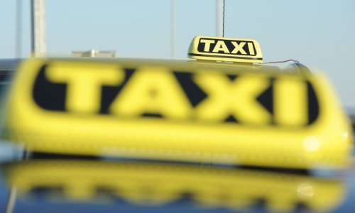 Taksisti ne žele ući u bolnicu na Rebru: Teške pacijente ostavljaju pred rampom