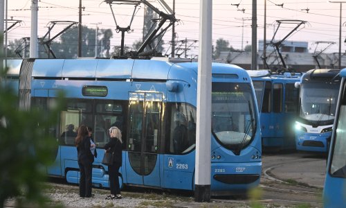 Oglasio se Grad Zagreb: Voze dva tramvaja i autobus, na terenu su i sva pauk vozila