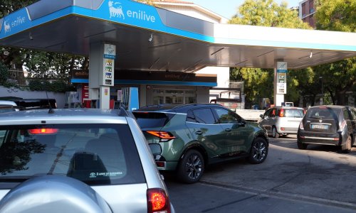 Kaos i rat cijenama: Talijani pohrlili po jeftinije gorivo