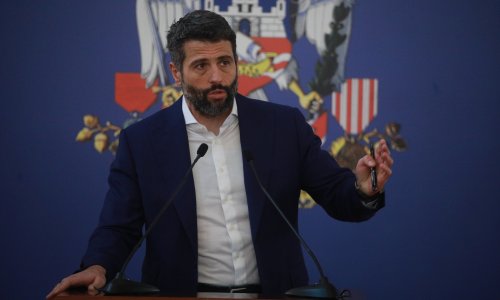 Incident trese Beograd: Vijećnica tvrdi da ju je gradonačelnik udario, oporba traži njegovu ostavku