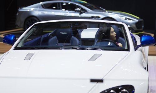 Dok drugi gase velike motore, Aston Martin donio potpuno drukčiju odluku