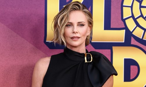 Charlize Theron spojila naizgled nespojivo i kreirala outfit koji želimo kopirati ove jeseni