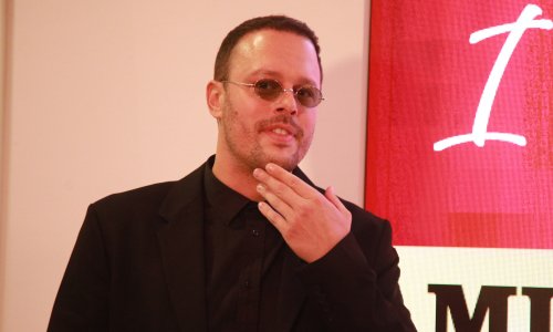 Igor Kojić snimljen s trudnom partnericom i svećenikom: Susret potaknuo nagađanja o skorom vjenčanju