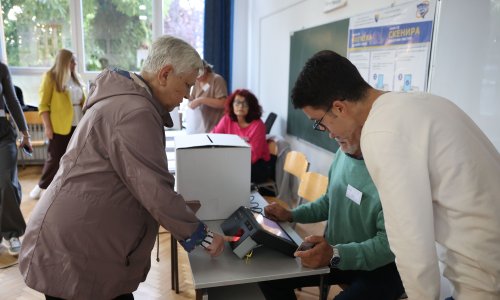 Izbori u BiH: Dio biračkih mjesta otvoren uz zakašnjenje, glasanje će biti produljeno