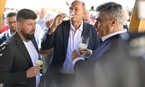 Milanović u Kastvu atestirao kvarnersko mlado vino i istražio kulturnu ponudu