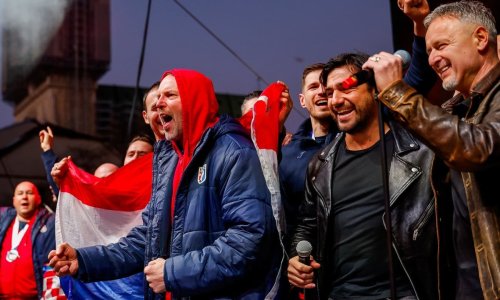 Dagur opet oduševio Zadrane: Zasvirao u konobi pa zapjevao i Thompsonovu pjesmu
