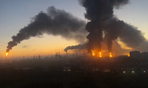 VIDEO Masovni udar na Moskvu: Ukrajina lansirala stotine dronova, gori rafinerija nafte