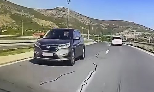 VIDEO Pojavila se snimka: Vozio u kontra smjeru, frontalni sudar izbjegnut u zadnji tren