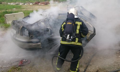 Netko je u Zagrebu zapalio Mercedes 51-godišnjakinji usred bijela dana, javila se policija