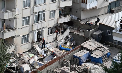 FOTO Strašne scene u Istanbulu: Urušila se sedmerokatnica, najmanje sedmero ljudi zarobljeno