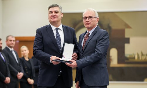 FOTO Milanović odlikovao zaslužne Hrvate: Među njima Neven Budak i rukometna legenda