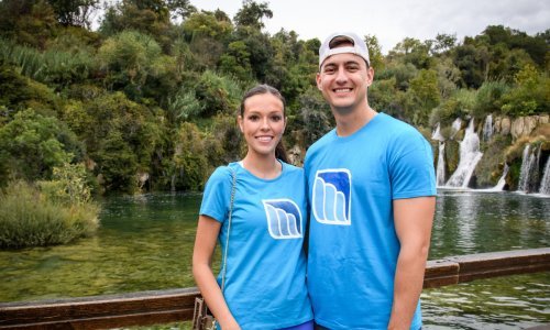 Američki bračni par kojeg su proslavili naši navijači s brodom doplovili na Zlarin, pa na slapove Krke
