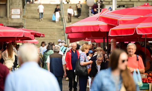 Hrvatski paradoks: Mladi s roditeljima, stari siromašni, a zadovoljstvo životom raste