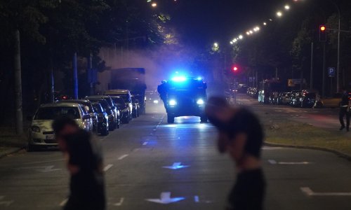Verbalni okršaj prerastao u brutalno nasilje: Sjekirom napao mladića
