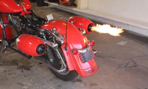 Izvadili su motor iz Harley-Davidsona i ugradili dvije mlazne turbine: Kad su ga pokušali voziti, uslijedio je spektakl