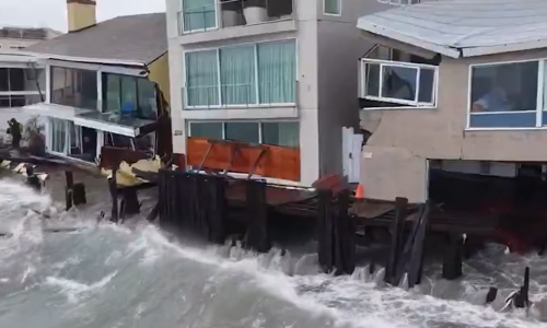 VIDEO Tropska oluja razorila Long Beach: Šetnica nestala, ugrožene kuće vrijedne milijune