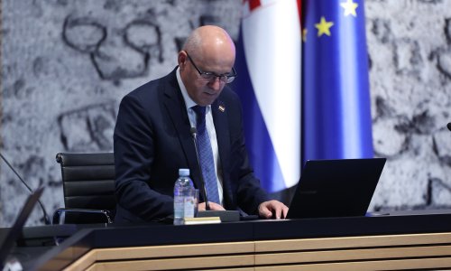 Država prodaje 80 svojih vozila: Najjeftinija cijena malo više od 130 eura