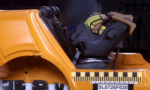 Dječja autosjedalica zakazala na testu sudara: Lutka je izletjela iz nje, a stručnjaci hitno upozorili roditelje