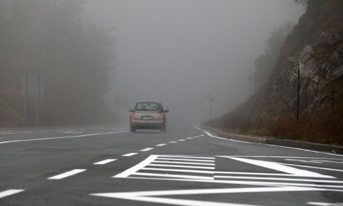 Magla se vratila na ceste: Mnogi vozači griješe, evo kako voziti sigurnije