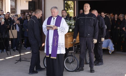 'Tražio si smisao, ljubav, svjetlo, izlaz': Dirljive riječi na posljednjem ispraćaju Gorana Bare
