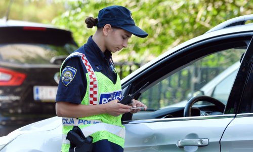Zaustavila vas je prometna policija? Jednu stvar nikako ne smijete raditi