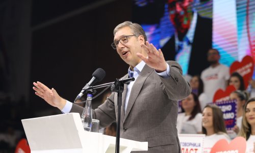 Vučić izgubio izbore, a sada odlaze i šefovi javnih televizija: Novi val ostavki u Srbiji
