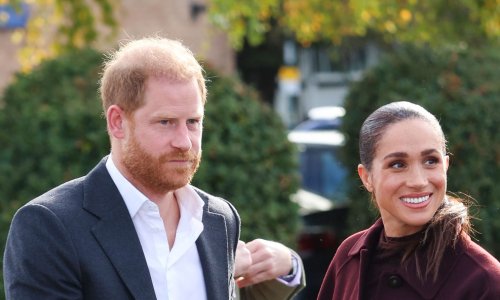 Nisu skrivali nježnosti i osmijehe: Harry i Meghan ruku pod ruku stigli u posjet kreativnom studiju u Nottinghamu