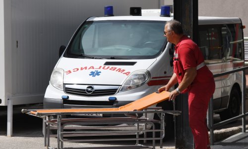 Metak probio prozor saniteta i ranio medicinskog tehničara: Policija je na terenu