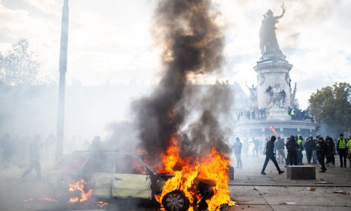 Stručnjaci o neredima u Francuskoj: 'Ne možete reći da je ovo borba za besplatne udžbenike. Macron? Vodi paralelni život'