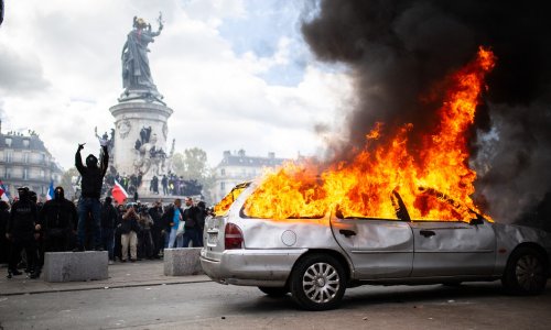 FOTO/ VIDEO Kaos na ulicama Francuske, Macron bijesan: 'Svi koji su uništavali i pljačkali bit će kažnjeni''