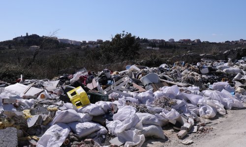 Dalmaciji prijeti 'napuljski scenarij': Gradovi troše milijune na otpad, a rješenja još nema