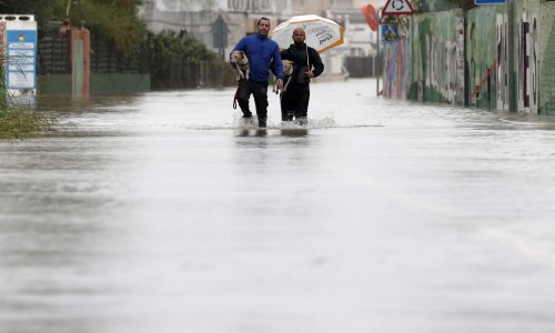 VIDEO Ulice pretvorene u bujice, automobili plutaju: Poplave odnijele živote u Španjolskoj