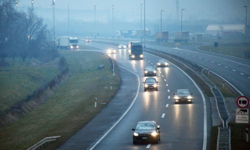 Magla ponegdje stvara probleme u prometu, gužva ima i prema Zagrebu