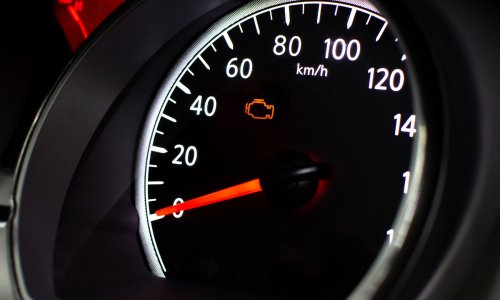 Lampica motora se upalila? Ako radi ovo, situacija je puno ozbiljnija