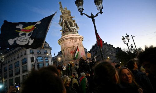 Gusari iz mange na europskim ulicama: Koja se poruka krije iza zastave koju nose mladi na prosvjedima?
