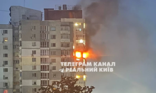VIDEO Snimka iz Kijeva ledi krv u žilama: Ruski dron zabija se u neboder
