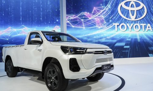 Bacili su kamp-prikolicu tešku 760 kilograma s devet metara na novu Toyotu: Ono što je uslijedilo iznenadilo je sve